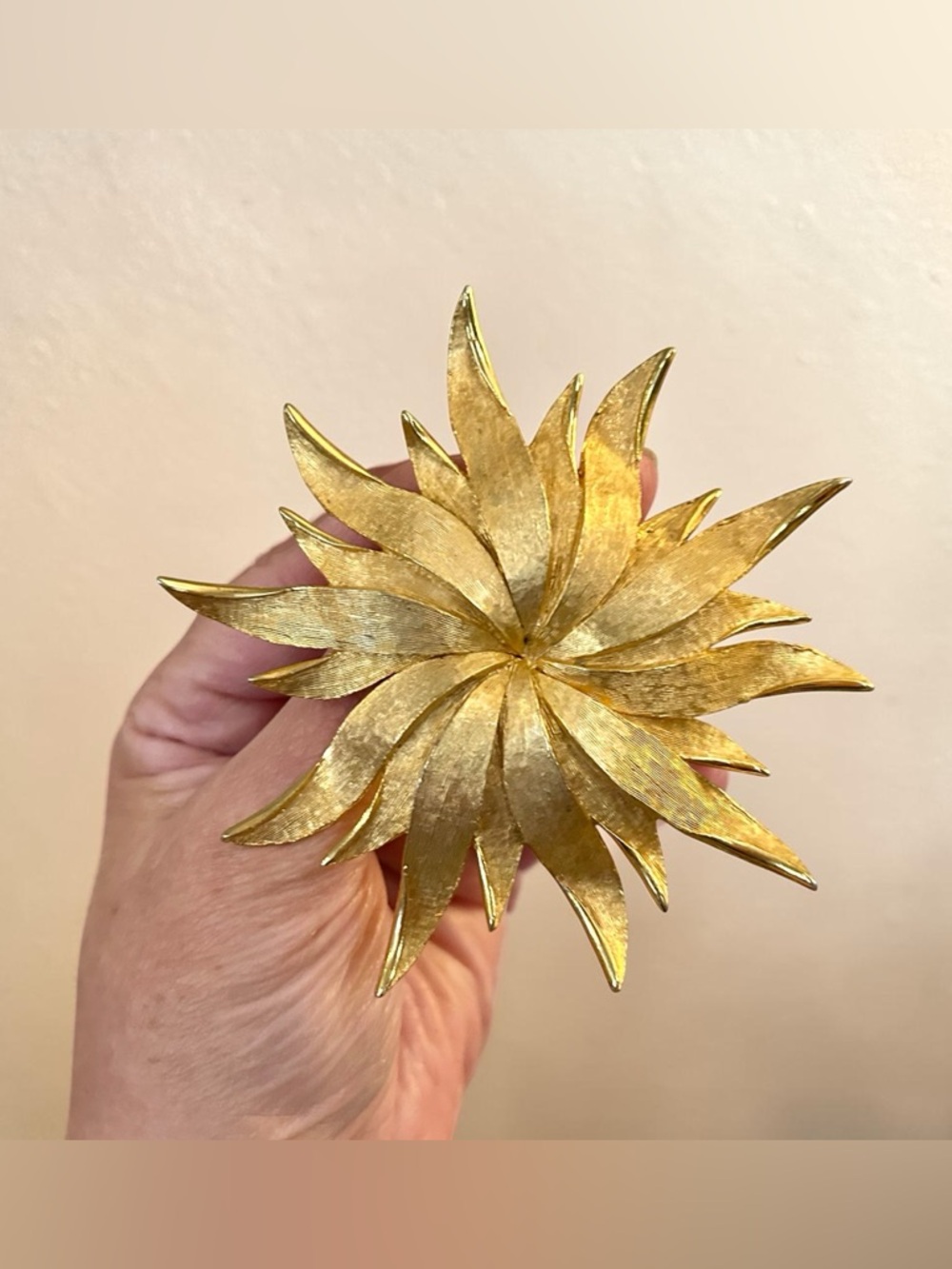 Fantastic HATTIE CARNEGIE Huge Vintage Starburst Brooch Signed
